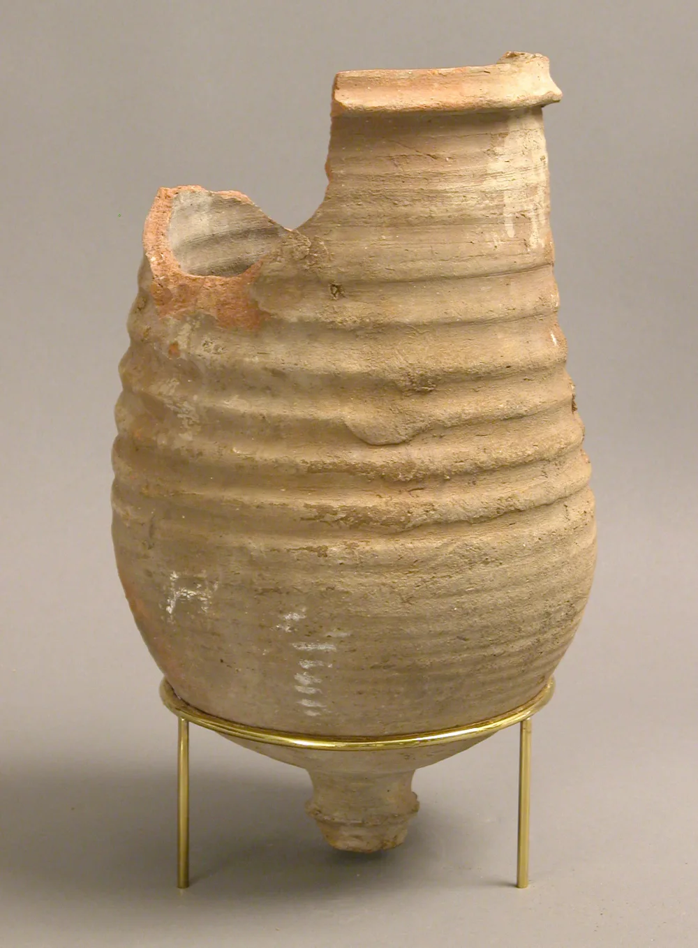 Earthenware bucket